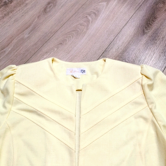 Vintage Glenayr Kitten 70's Pale Yellow Suit - Picture 5 of 6